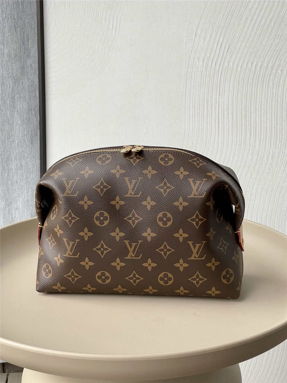 Louis Vuitton M46458 size：27 x 18 x 9cm 2025 new 